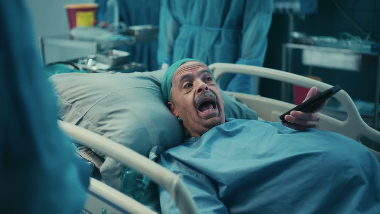 שלא ירדימו אותכם בביטוח הרכב! טעות בשמיעה של אבא של אודי מביאה אותו להליך רפואי מסוכן...